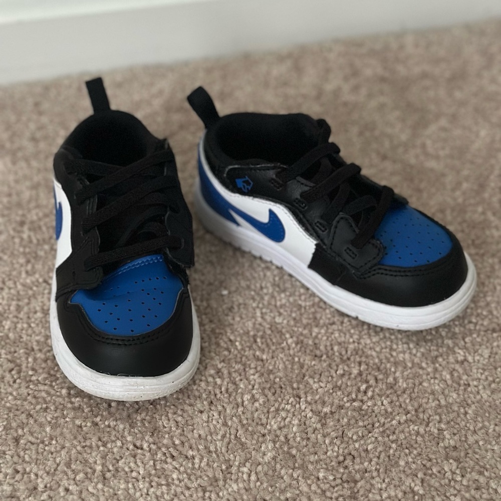 Nike Kids Jordan 1 Sneakers Toddler Sz8